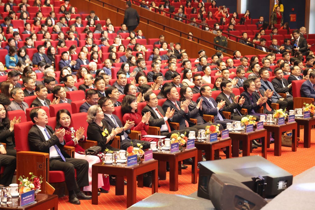 Vang mãi bản hùng ca người chiến sĩ áo trắng