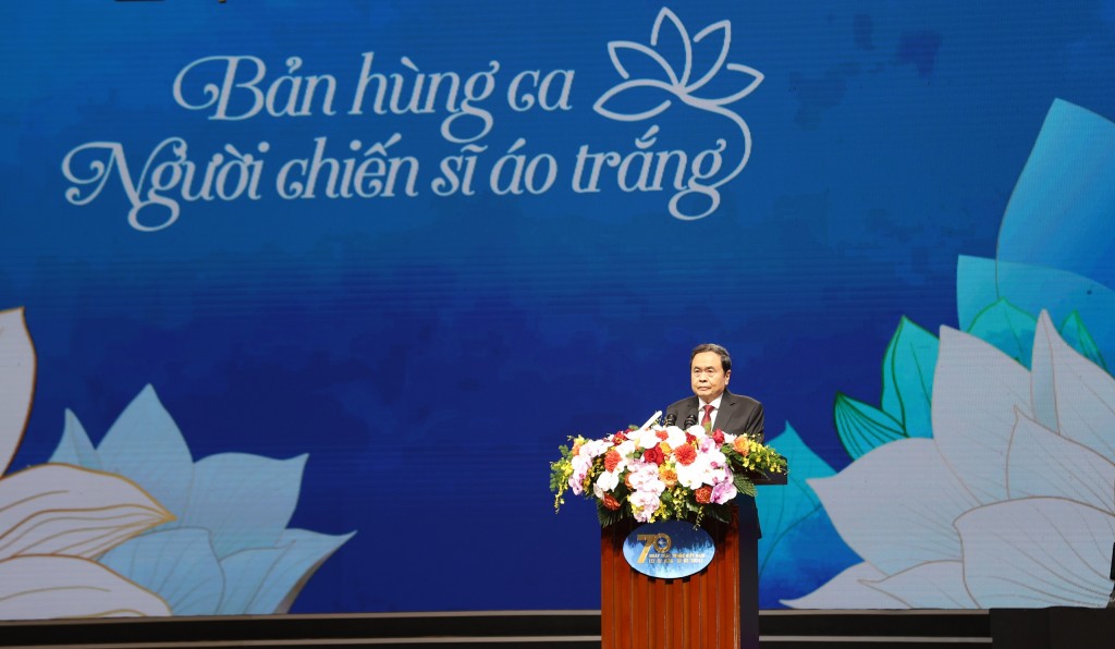 Vang mãi bản hùng ca người chiến sĩ áo trắng