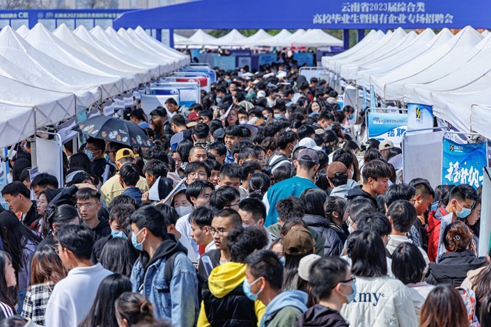 Trung Quốc: Gia tăng số lượng thanh niên thất nghiệp