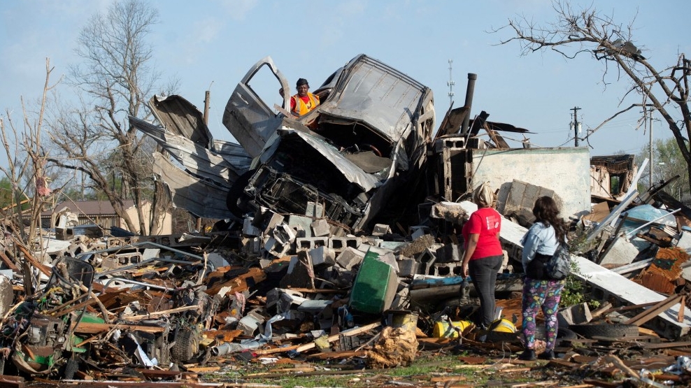 Hổ sổng chuồng sau khi bão tấn công miền Nam nước Mỹ