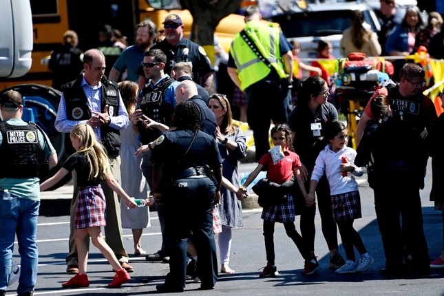Xả súng kinh hoàng tại trường tiểu học: Tổng thống Mỹ hối thúc quốc hội thông qua lệnh cấm vũ khí