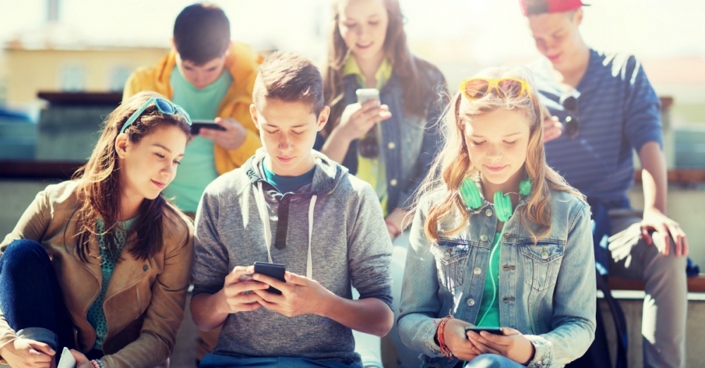 Người trẻ và thói quen nói bậy: Từ đùa vui đến lệch chuẩn