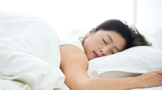 Những tư thế ngủ dễ hình thành nếp nhăn