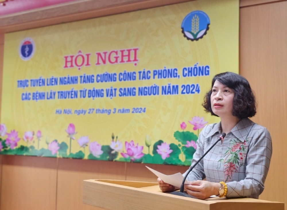 Thứ trưởng Bộ Y tế Nguyễn Thị Liên Hương phát biểu tại Hội nghị