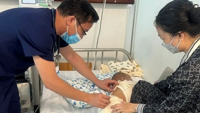 Hà Nội: Dịch sởi diễn biến phức tạp, tay chân miệng tăng nhanh