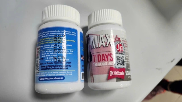 Não tổn thương nặng vì uống thuốc '7 ngày giảm 7 cân' mua trên Tiktok- Ảnh 1. Hình ảnh lọ thuốc giảm cân nữ bệnh nhân sử dụng. Ảnh: BVCC.