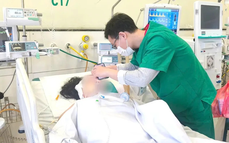 người bệnh phải nhập viện cấp cứu vì xuất huyết não (Ảnh: BVCC)