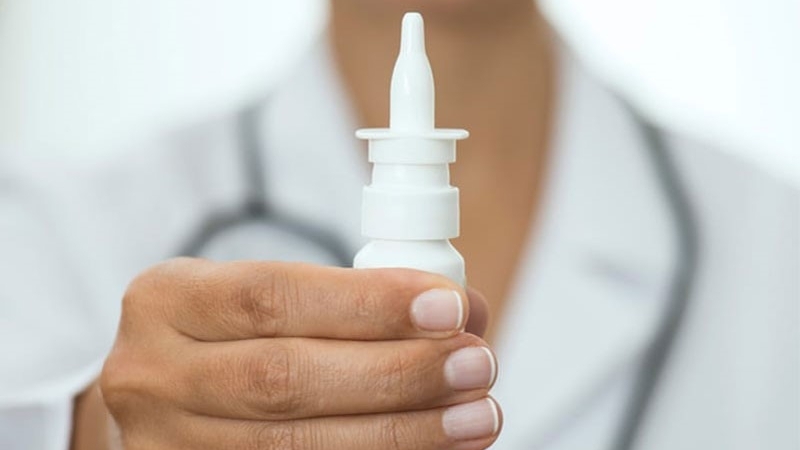 Bị suy thượng thận vì tự ý dùng thuốc xịt mũi trị viêm xoang