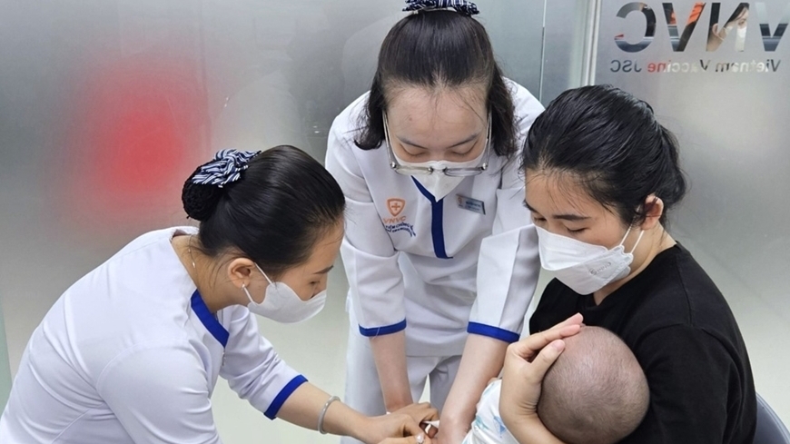 Quyết liệt đẩy nhanh tiến độ tiêm chủng vaccine sởi