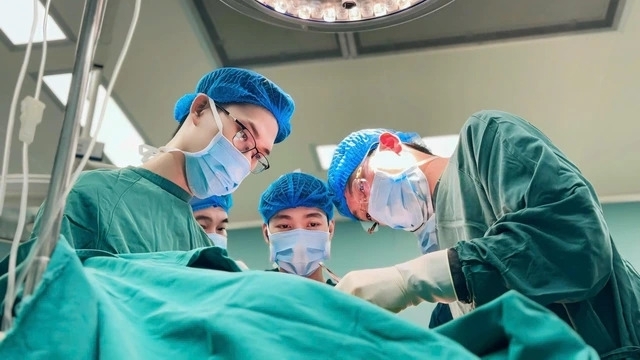 Chủ quan vì nốt ruồi nhỏ, người phụ nữ suýt mất chân