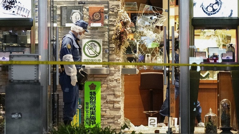 Cướp đồng hồ hơn 17 tỷ đồng tại trung tâm Tokyo