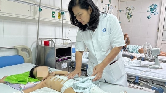 Báo động đỏ cấp cứu bệnh nhi đa chấn thương nghiêm trọng