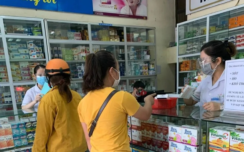 Việc mua và dùng thuốc kháng sinh mà không có đơn bác sĩ có thể gây ra những hậu quả nghiêm trọng, ảnh hưởng đến sức khoẻ.