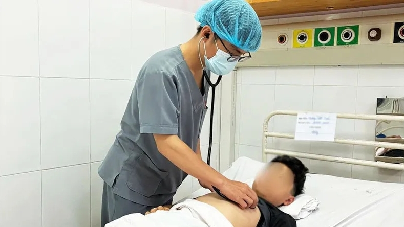 "Ngàn cân treo sợi tóc" cứu sống bé trai bị viêm màng não mô cầu