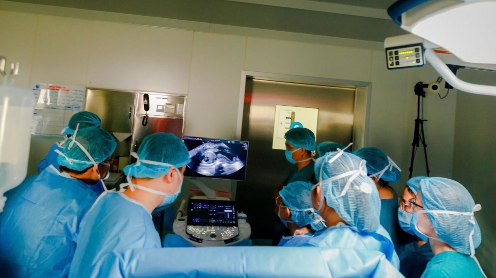 Vợ chồng sản phụ Singapore viết thư cảm ơn bác sĩ Việt sau ca thông tim bào thai