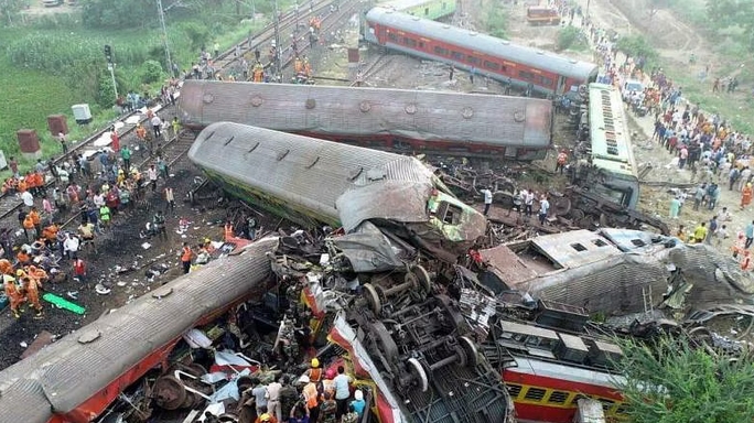 Ấn Độ: Lời kể của các nạn nhân sống sót trong vụ tai nạn đường sắt kinh hoàng