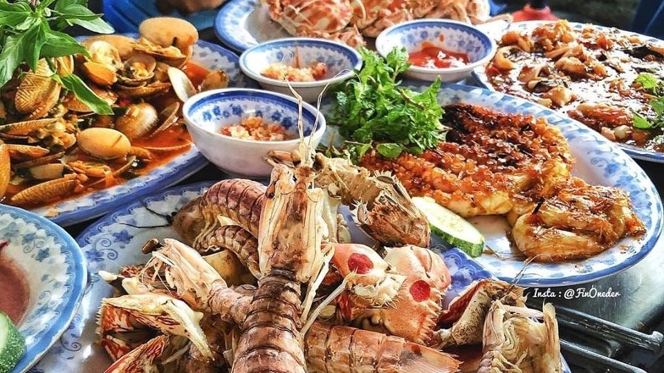 Phòng chống ngộ độc hải sản khi đi biển dịp hè