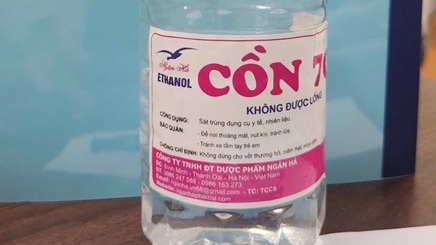 Xúc miệng bằng cồn giả, người đàn ông nguy kịch