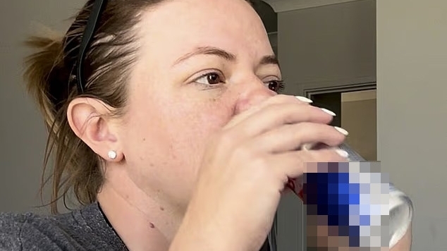 Tổn thương gan do uống 3 lon nước tăng lực mỗi ngày