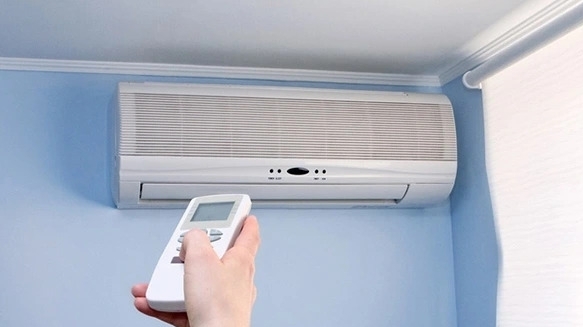 Bé trai 10 tuổi sốc nhiệt khi từ ngoài trời nắng vào phòng điều hoà