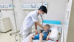 benh nhi 9 tuoi bi vo lach do iii do tai nan sinh hoat