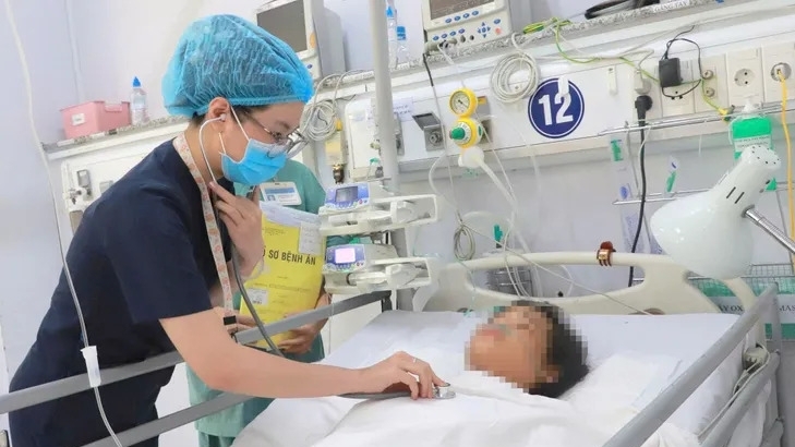 Sản phụ sốc mất máu nặng do sinh tại nhà