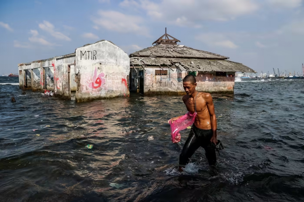 Những ngôi làng Indonesia đang chìm dần xuống biển