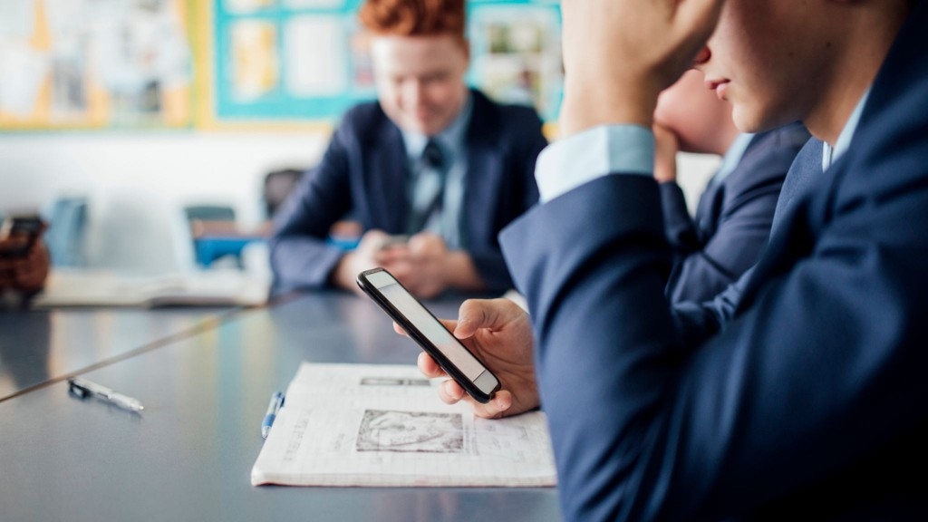 Hà Lan cấm học sinh sử dụng điện thoại trong lớp học từ năm 2024