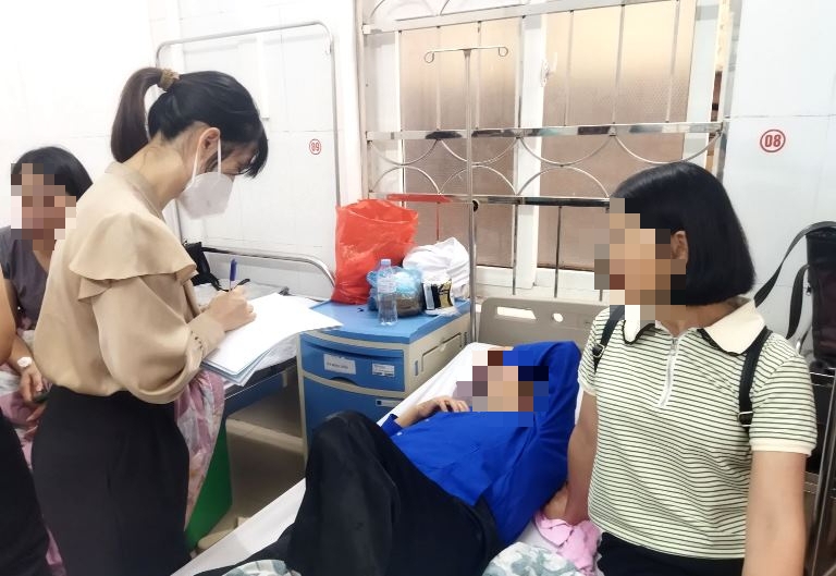 6 người trong đoàn khách du lịch đến từ tỉnh Cao Bằng đã nhập viện cấp cứu với biểu hiện đau bụng, nôn, đi ngoài phân lỏng sau khi ăn tối tại một nhà hàng tại Hạ Long
