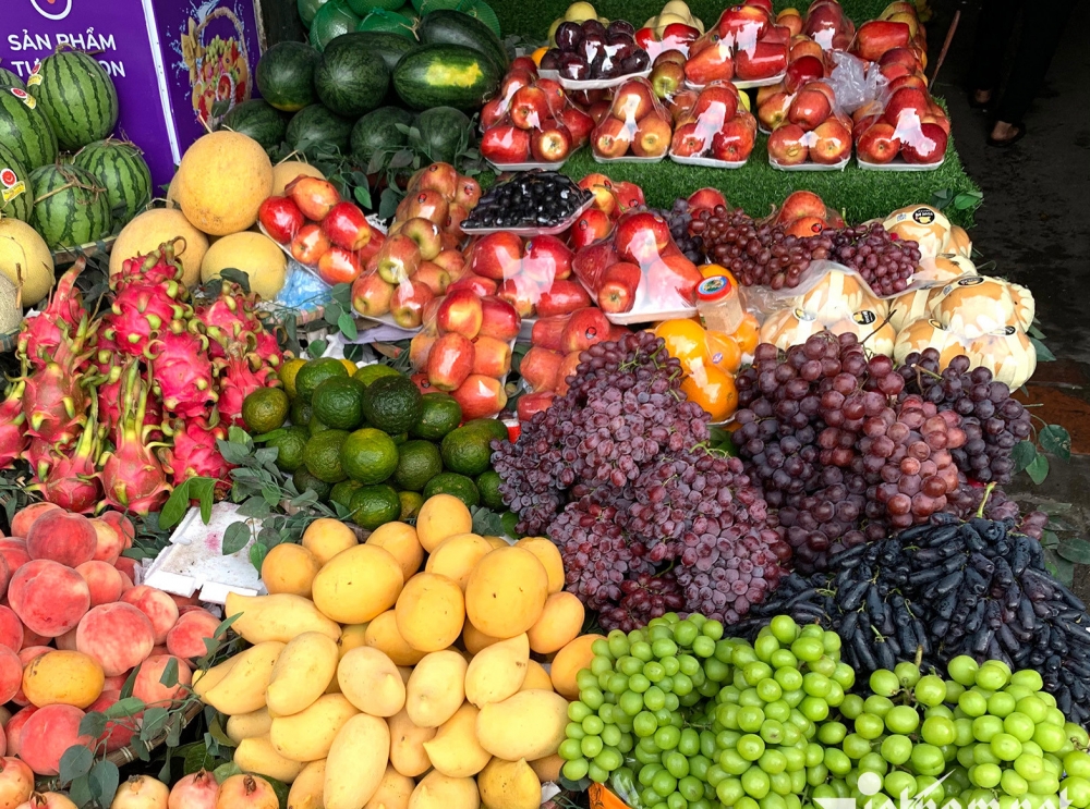 Người tiêu dùng giữa “ma trận” hoa quả nhập khẩu