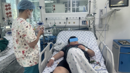 Bé trai nguy kịch sau 4 ngày sốt cao vì thể trạng béo phì