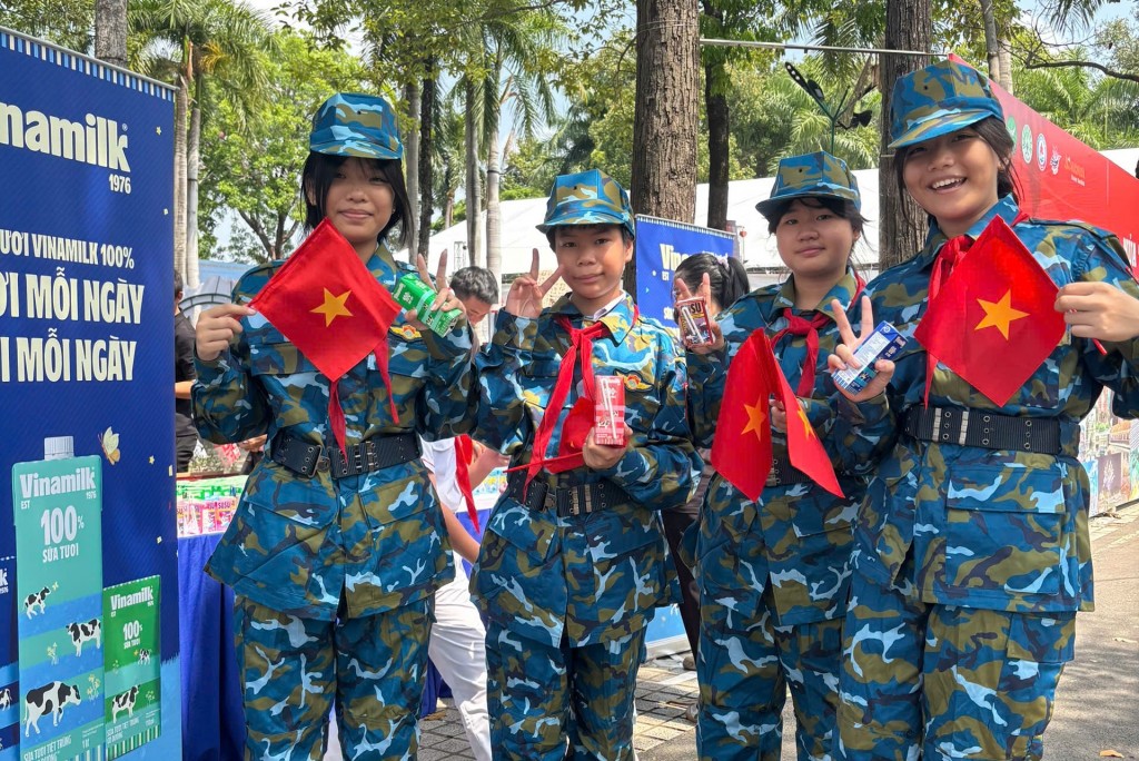Vinamilk tặng 50.000 hộp sữa cho hơn 7.000 "búp măng non" thành phố mang tên Bác