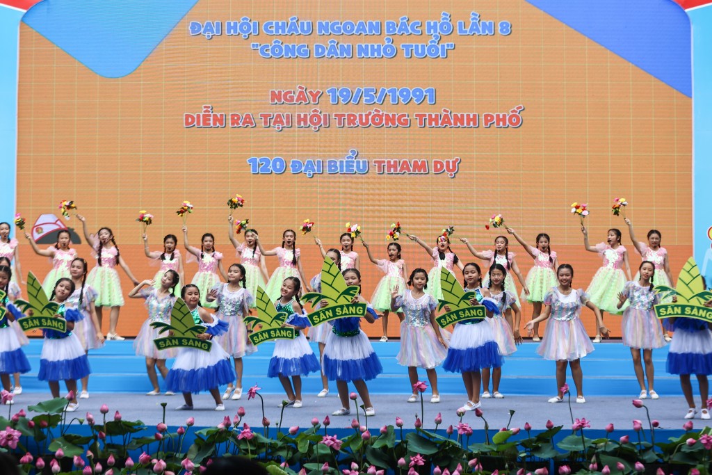 Vinamilk tặng 50.000 hộp sữa cho hơn 7.000 "búp măng non" thành phố mang tên Bác