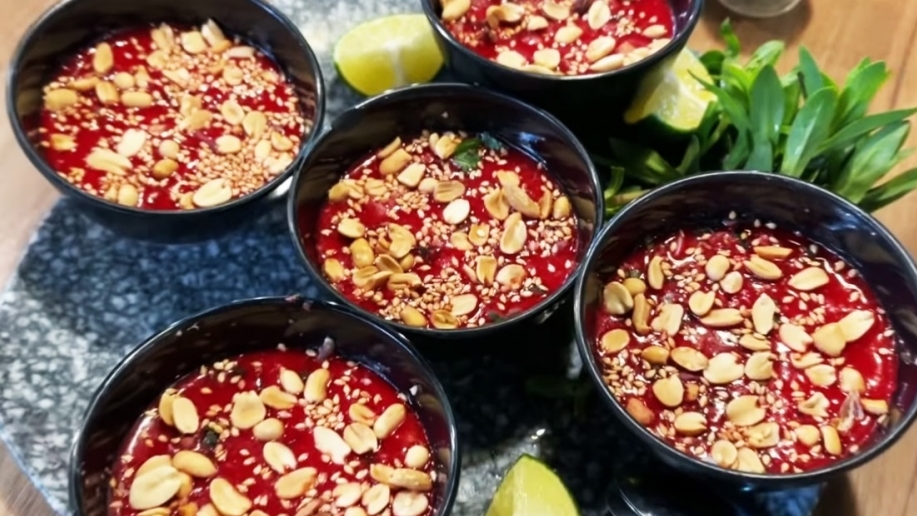 Sau ăn tiết canh lợn, 2 người tử vong