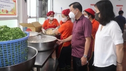 de xuat cam su dung hinh anh don vi nhan vien y te de quang cao thuc pham