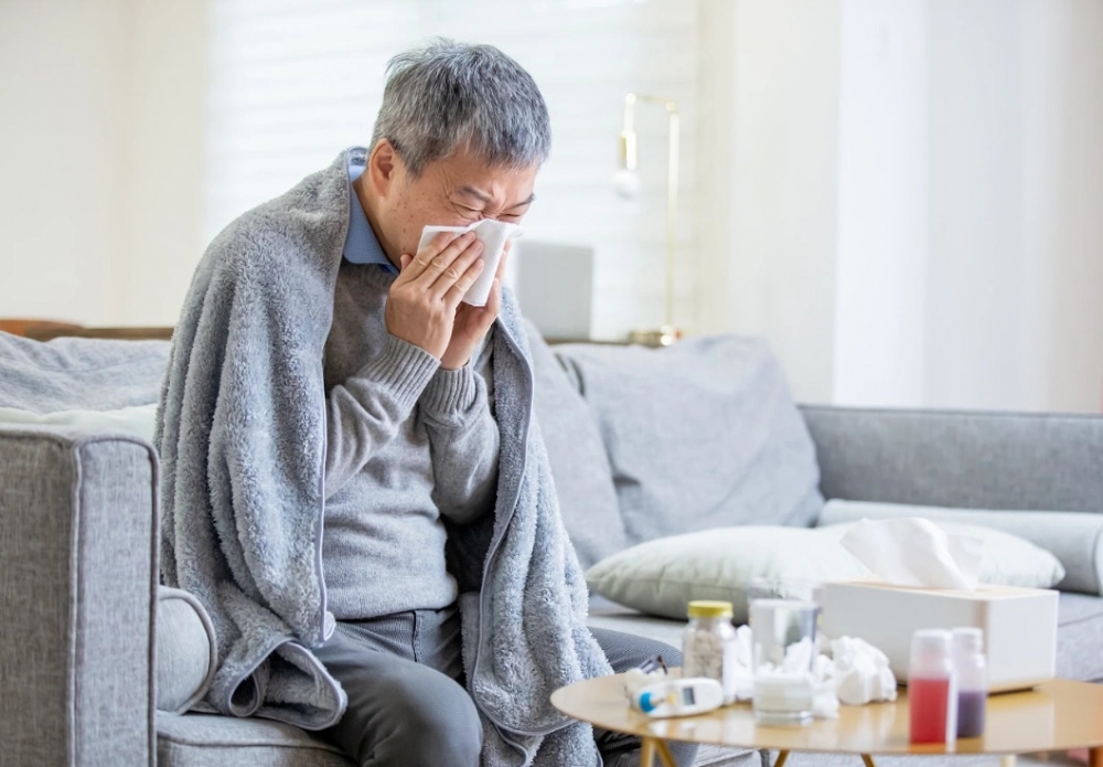 nhiều người mắc cúm bị diễn biến nặng, thậm chí nguy kịch; đa số là người có bệnh nền, không kiểm soát tốt bệnh nền