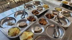 Chú trọng chất lượng bữa ăn bán trú cho học sinh trước thềm năm học mới
