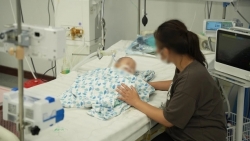 Bé trai 15 tháng tuổi uống nhầm tinh dầu đuổi muỗi