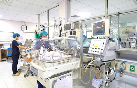 Sinh mổ chủ động khi mẹ chưa có dấu hiệu chuyển dạ tiềm ẩn nhiều nguy cơ, có thể ảnh hưởng nghiêm trọng đến sức khỏe thậm chí là tính mạng của cả mẹ và trẻ sơ sinh