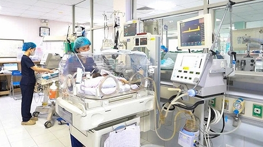 Bố mẹ chọn giờ đẹp sinh mổ, trẻ sơ sinh 2 ngày tuổi tử vong