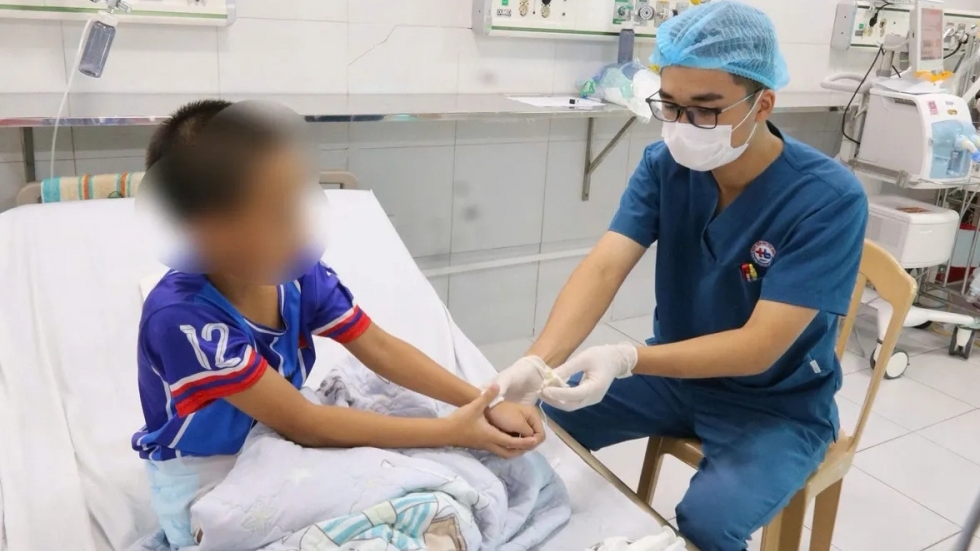 Cứu sống bé trai ngừng tim do uống nhầm thuốc cai nghiện ma tuý