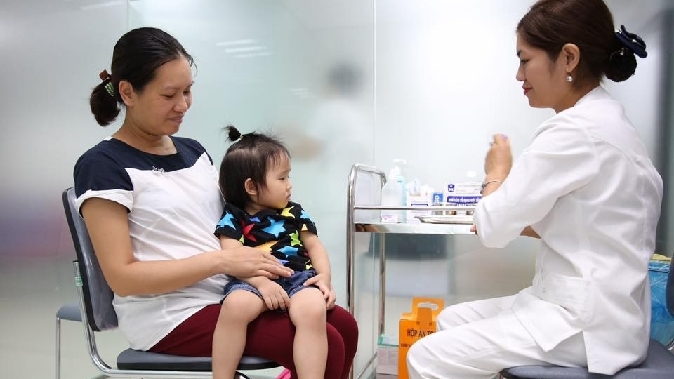 Hà Nội: Triển khai tiêm miễn phí vaccine sởi cho trẻ