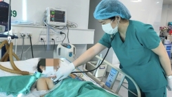 be gai 11 tuoi mac benh dai tu chinh con cho nuoi trong nha