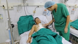 cap cuu gianh giat su song cho nam thanh nien bi vet thuong thau tim