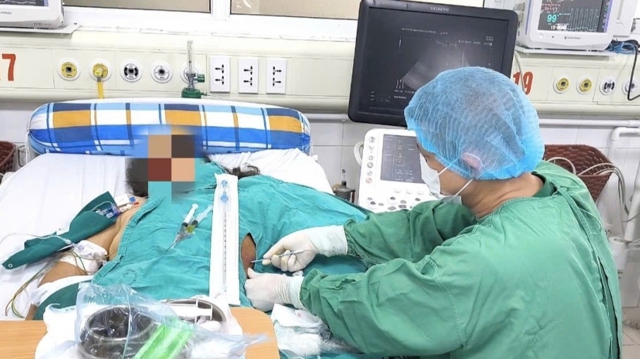 Cụ bà nguy kịch sau khi tiêm thuốc giảm đau không rõ nguồn gốc