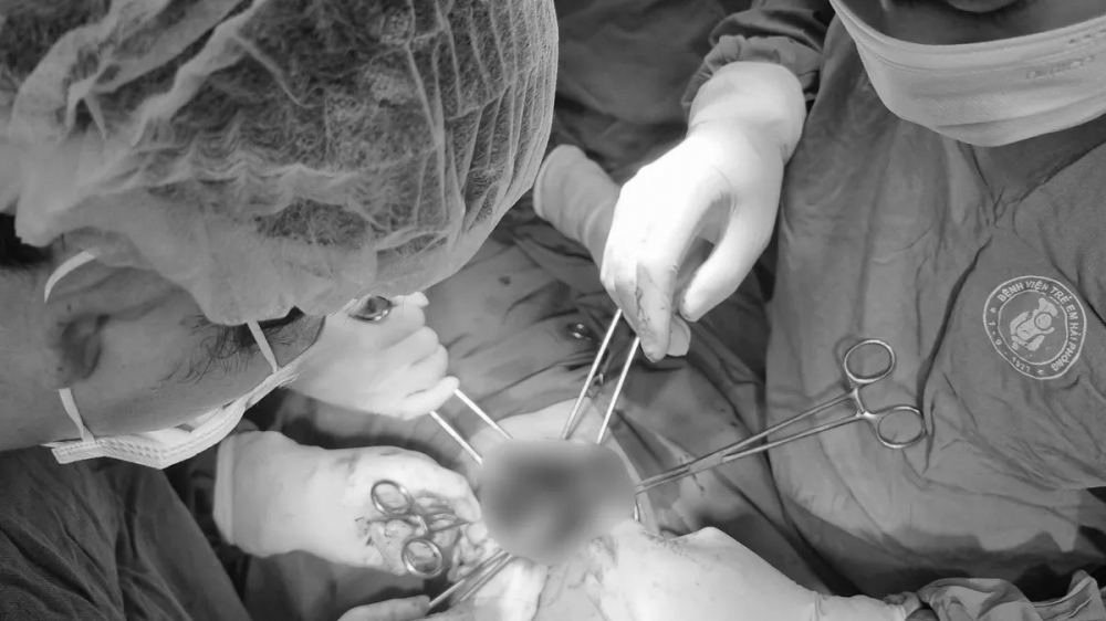 Cứu sống bé trai bị vỡ gan sau tai nạn giao thông