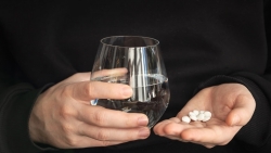 ngo doc nang do uong thuoc nham lieu