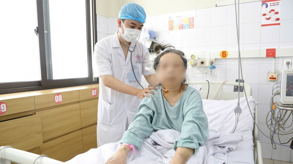 Cứu sống cụ bài 78 tuổi bị suy tim, đột quỵ não