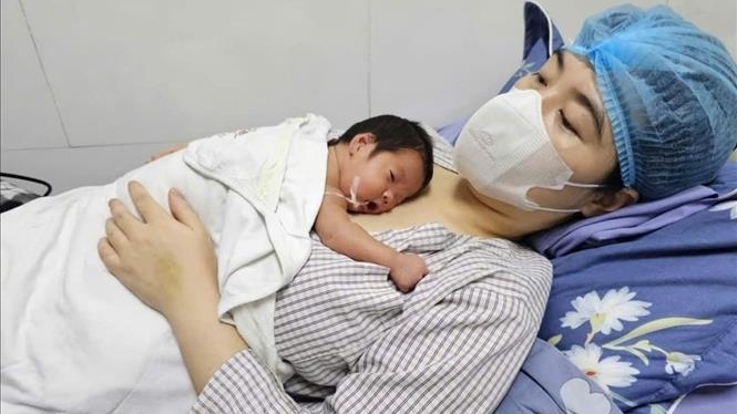 Nuôi dưỡng thành công bé gái sinh non nặng 1kg