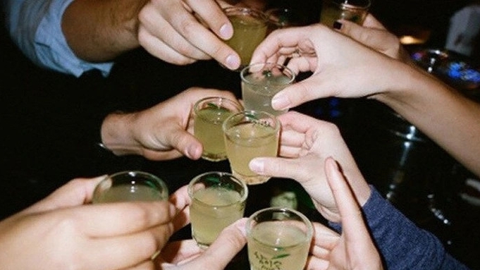 Nữ sinh 14 tuổi nguy kịch do ngộ độc rượu